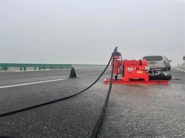 黄龙马路路基路面开裂下沉注浆加固灌浆